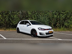 Volkswagen Golf - 2.0 TSI GTI Performance