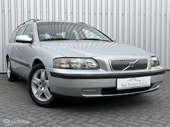 Volvo V70 - 2.4 Comfort | Leder | Schuifdak | Youngtimer | 110.000km | 2e eigenaar | Volledige histori