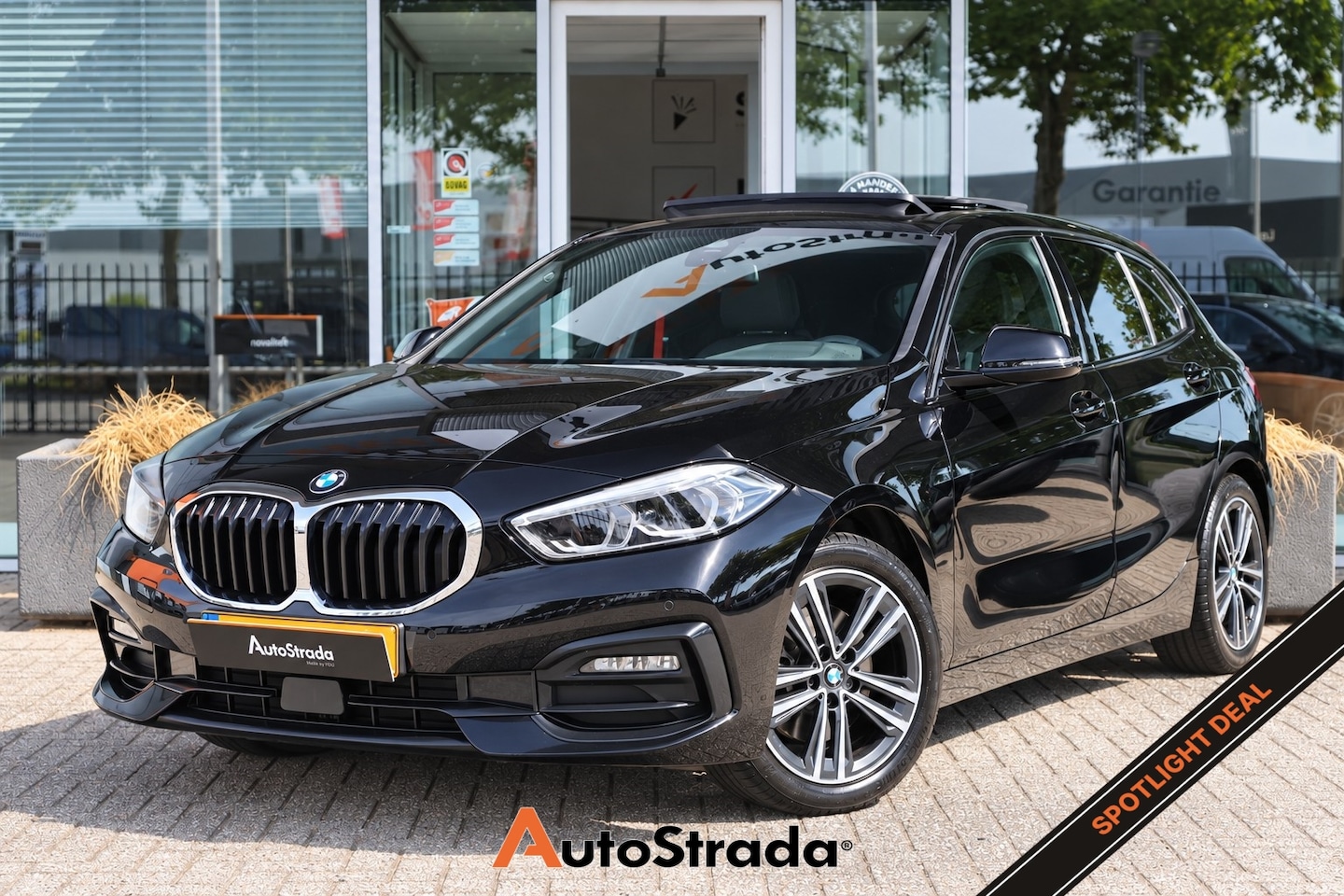 BMW 1-serie - (f40) 118i SportLine | Pano | Camera | LED | Virtual | Stoelverwarming | Carplay | Cruise - AutoWereld.nl
