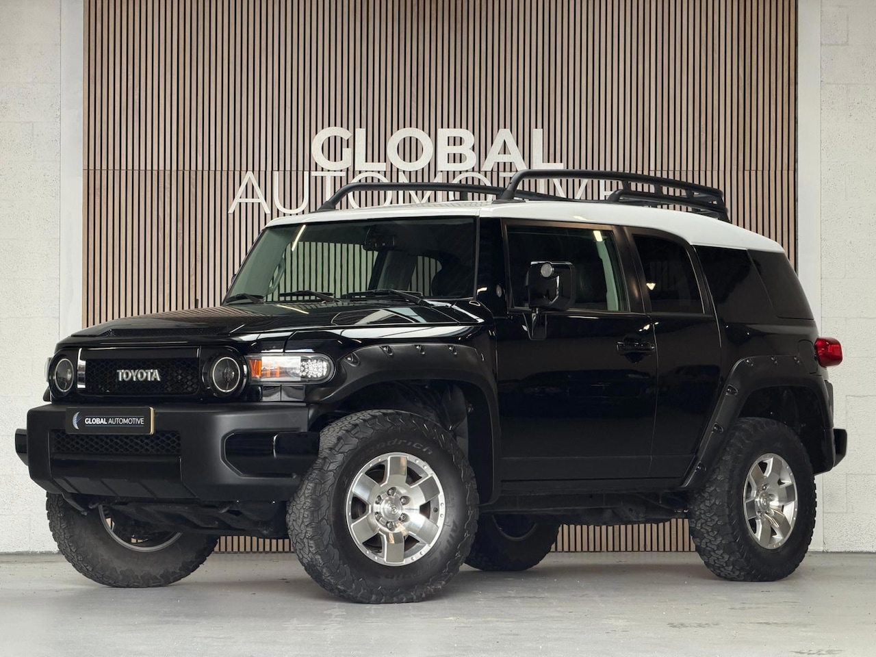 Toyota FJ Cruiser - 4.0 V6 VVT-I - LEER - NAVI - AutoWereld.nl