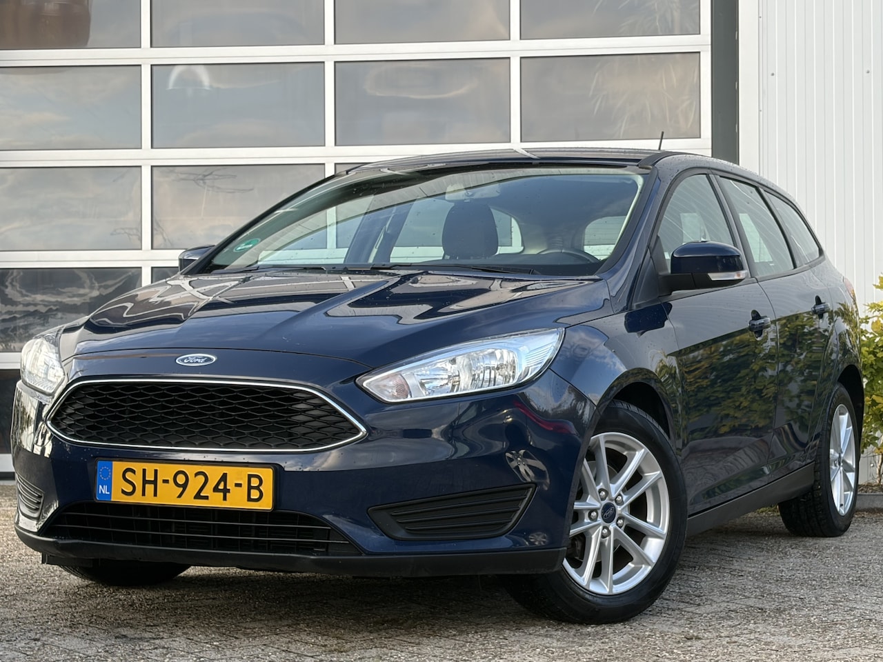 Ford Focus Wagon - 1.0 Trend 100pk | Nieuwe Distributieriem | Airco | Bluetooth | Cruise control | Isofix bev - AutoWereld.nl