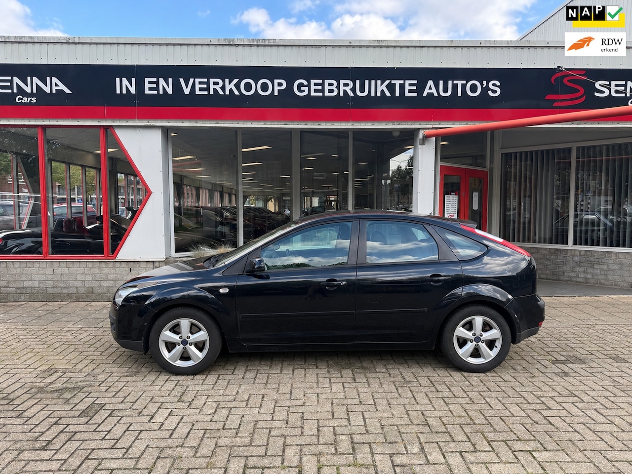 Ford Focus - 2.0-16V Titanium - 5drs - Carplay - Leer - Inr M - AutoWereld.nl