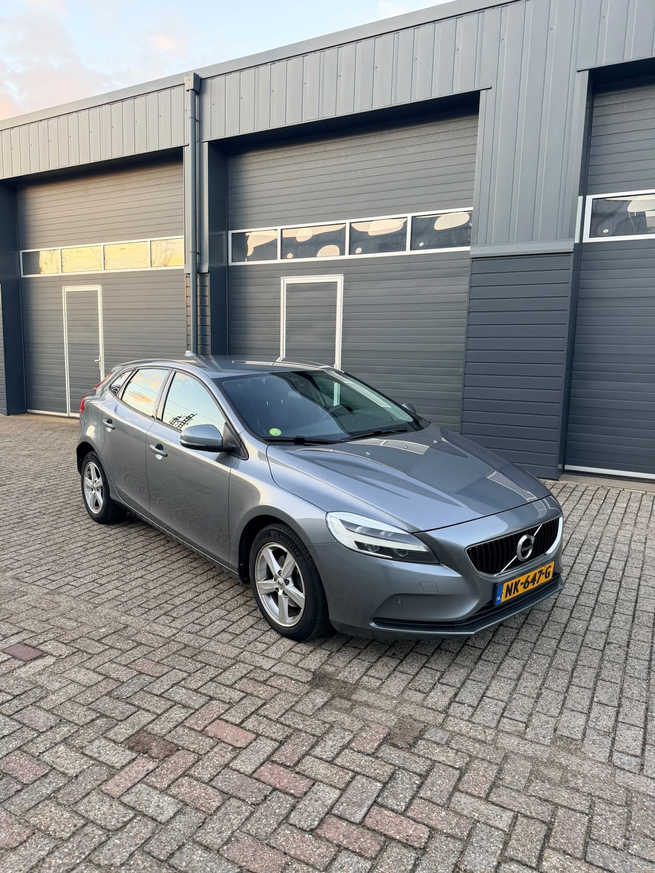 Volvo V40 - 2.0 D2 Momentum 2.0 D2 Momentum - AutoWereld.nl