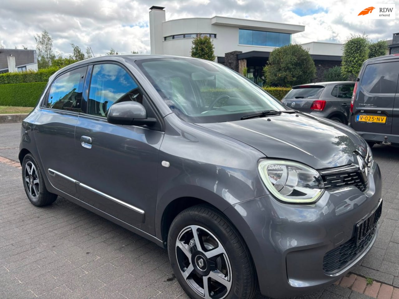 Renault Twingo - 0.9 TCe Intens AUTOMAAT 185000 km !! airco - AutoWereld.nl
