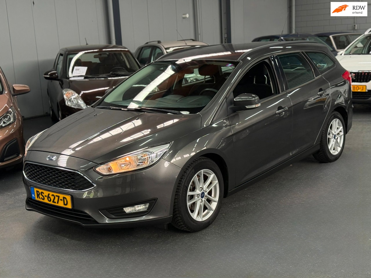 Ford Focus Wagon - 1.0 Trend Automaat Navi PDC Trekhaak APK NAP - AutoWereld.nl
