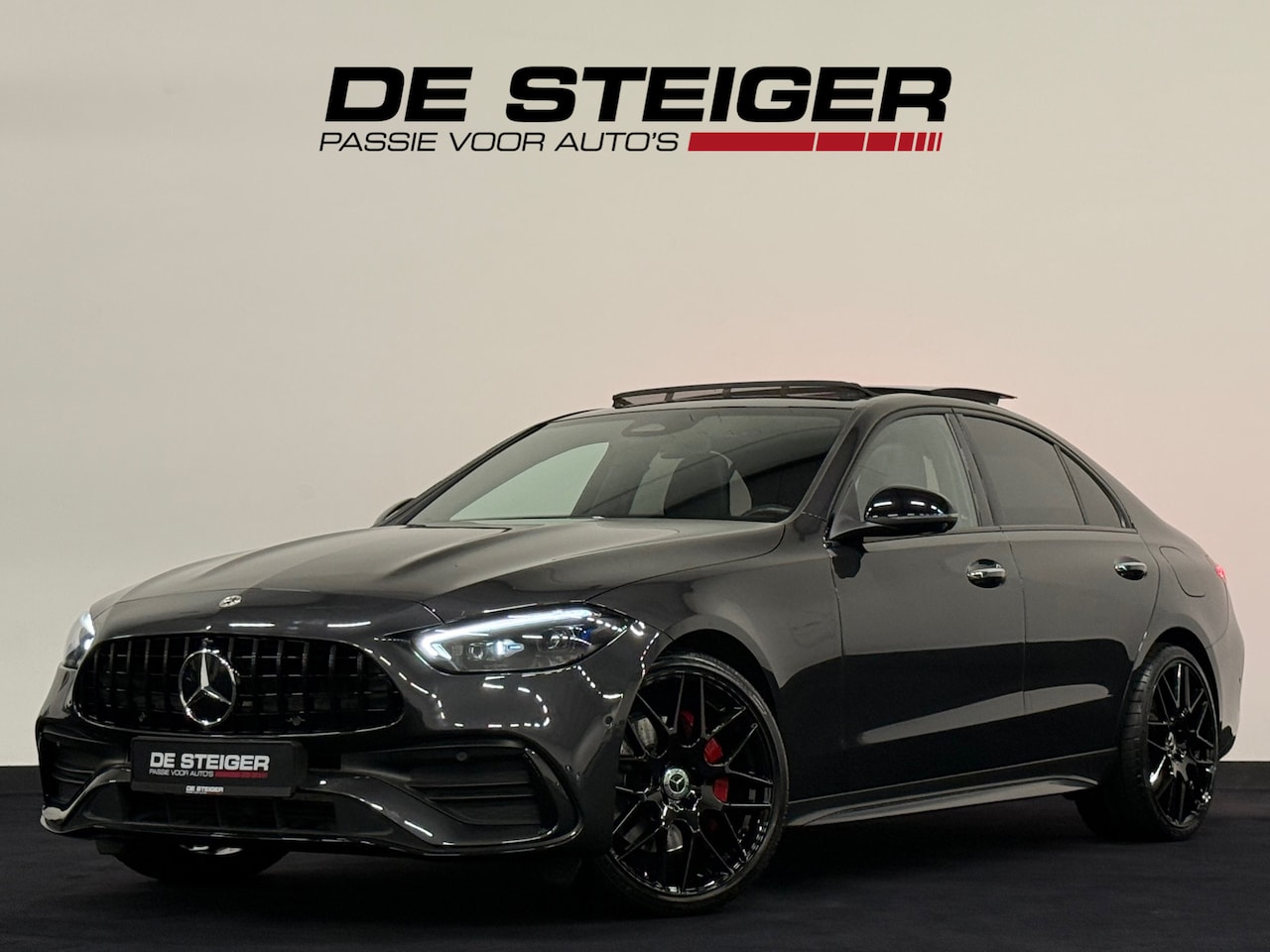 Mercedes-Benz C-klasse - 300 e AMG C63 Pano Digital Sfeer 360 Memory - AutoWereld.nl