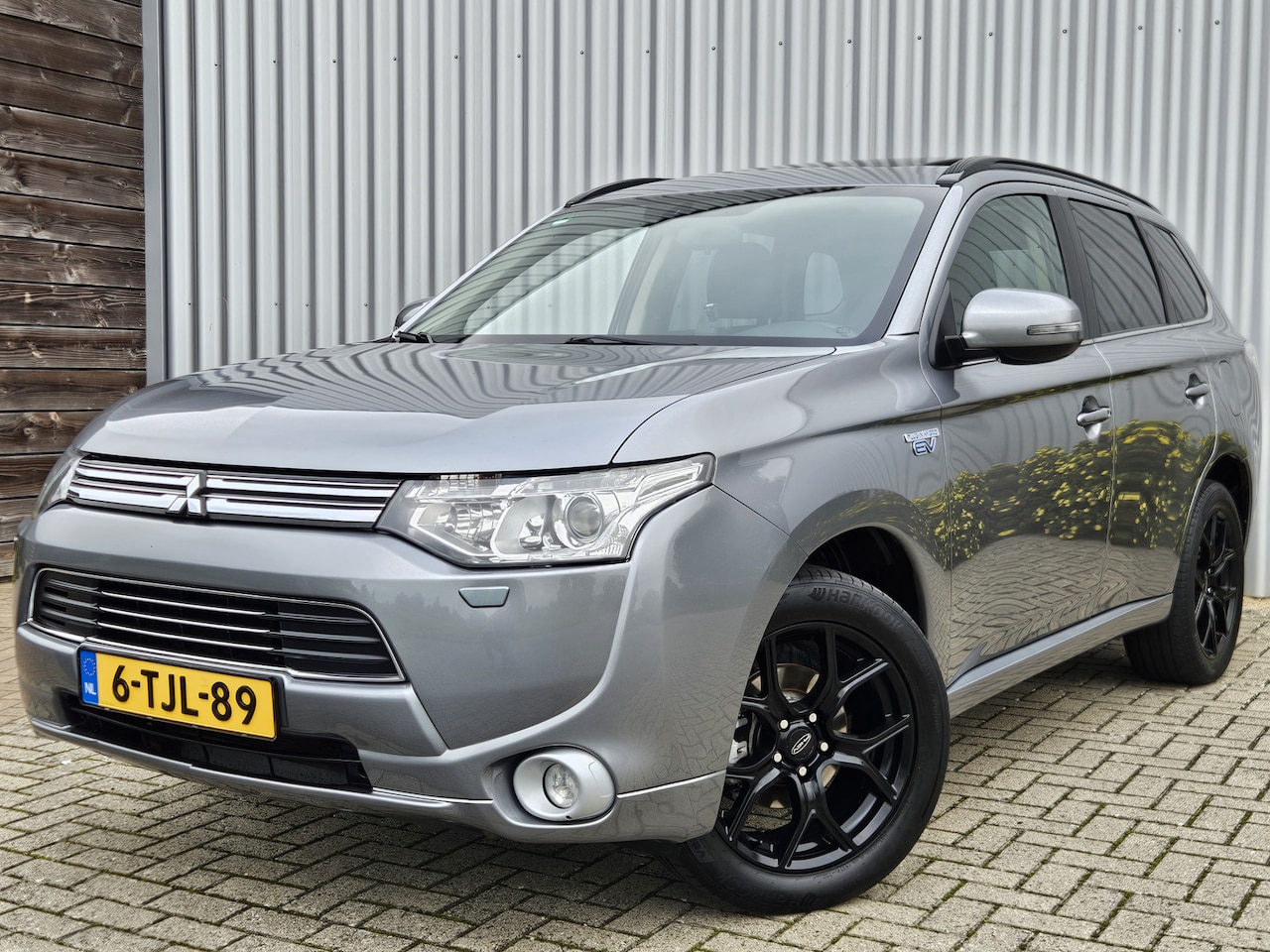 Mitsubishi Outlander - 2.0 PHEV Instyle /Leer/Stoelverwarming! - AutoWereld.nl