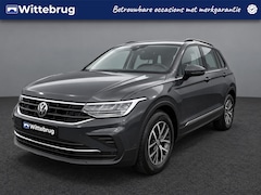 Volkswagen Tiguan - 1.5 TSI 150 pk Life / Voorstoelen, verwarmbaar / Achteruitrijcamera / Bluetooth Telefoonvo