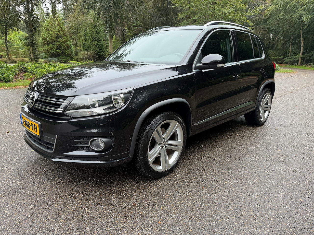 Volkswagen Tiguan - 1.4 TSI Sport&Style R-line Edition 1.4 TSI 160PK 2x R-Line Sport&Style PANO - AutoWereld.nl