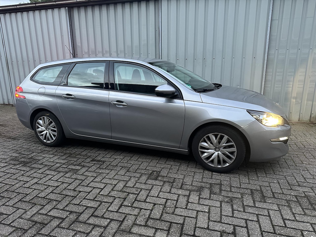 Peugeot 308 SW - 1.2 E-THP 81KW/110PK - AutoWereld.nl