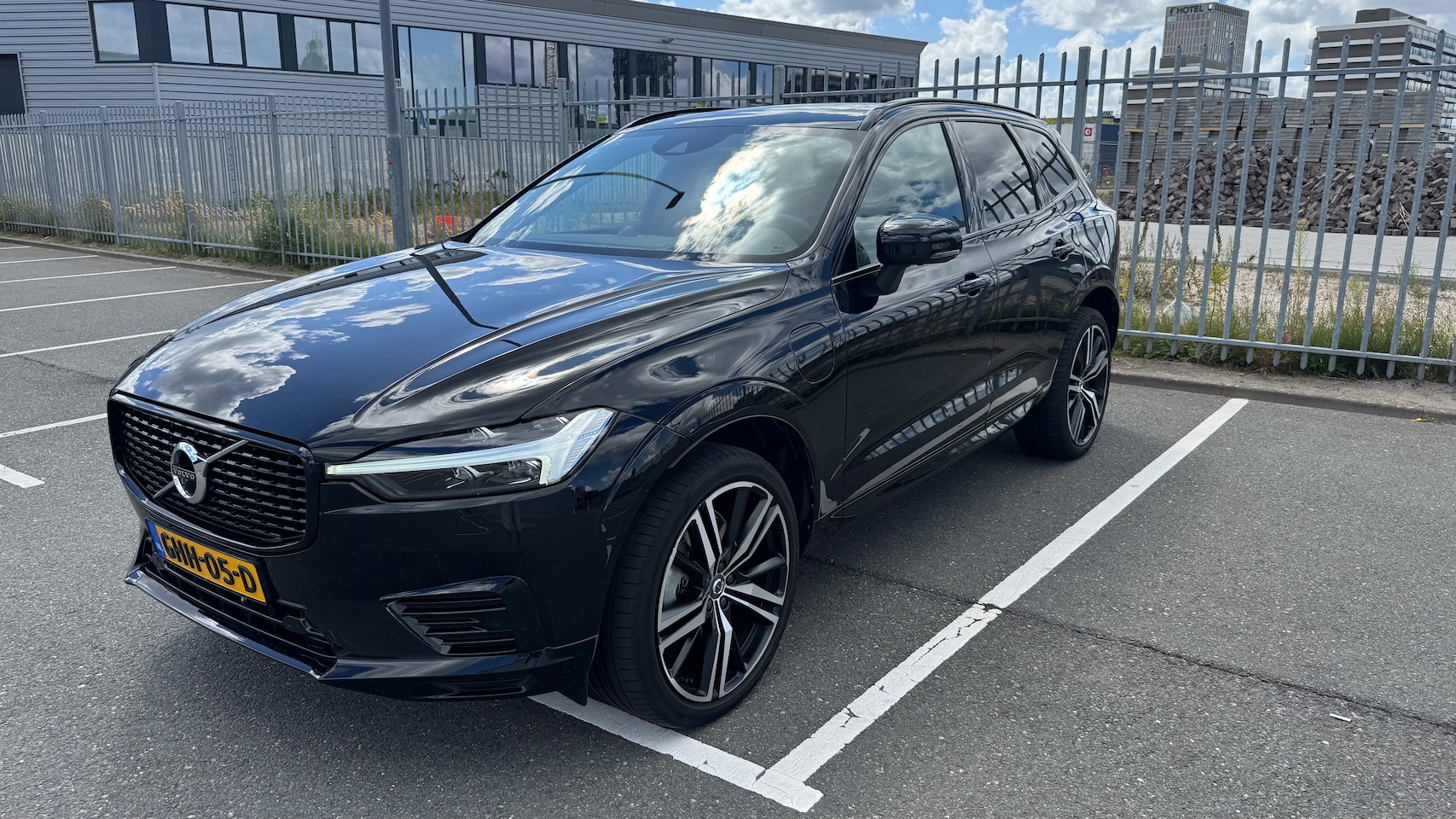 Volvo XC60 - 2.0 Recharge T6 AWD R-Design - AutoWereld.nl