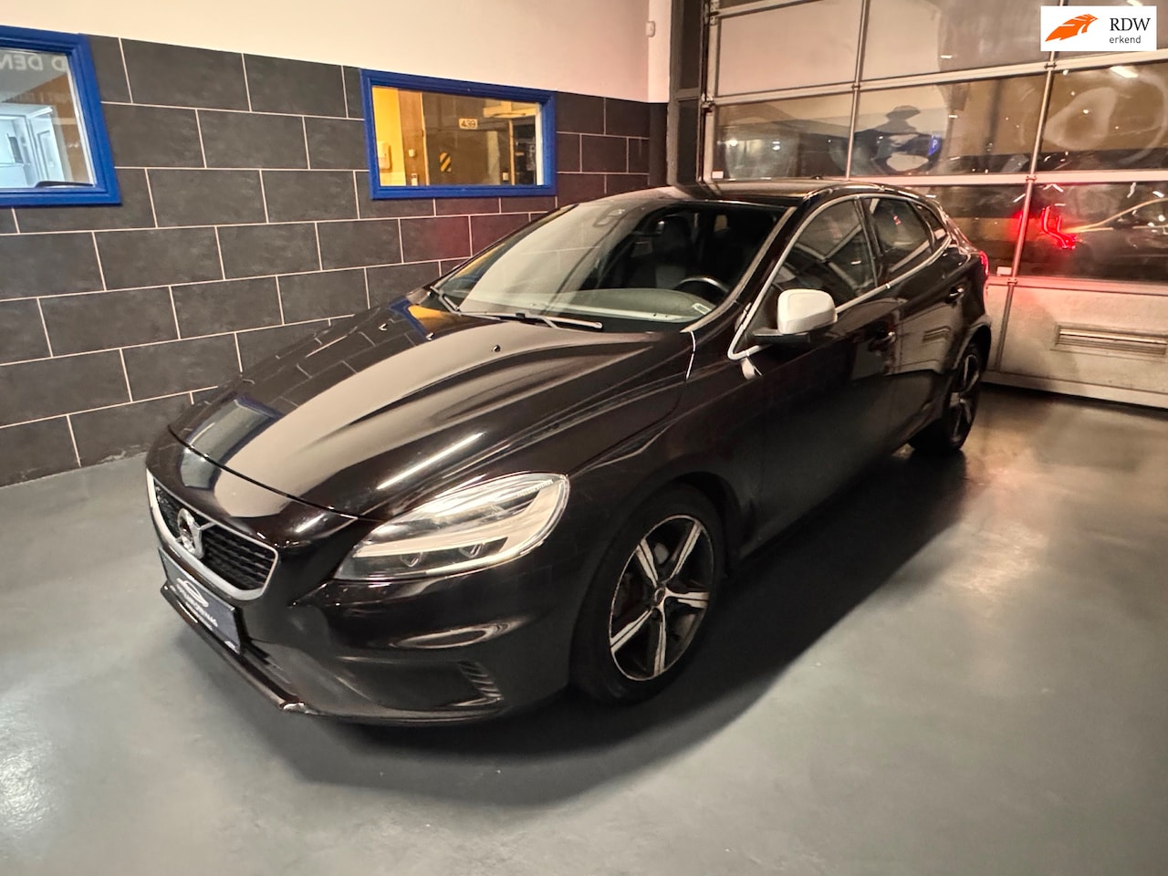 Volvo V40 - 2.0 D2 R-Design - Navi - Leer/Alcantara - Led - Cruise Control - AutoWereld.nl