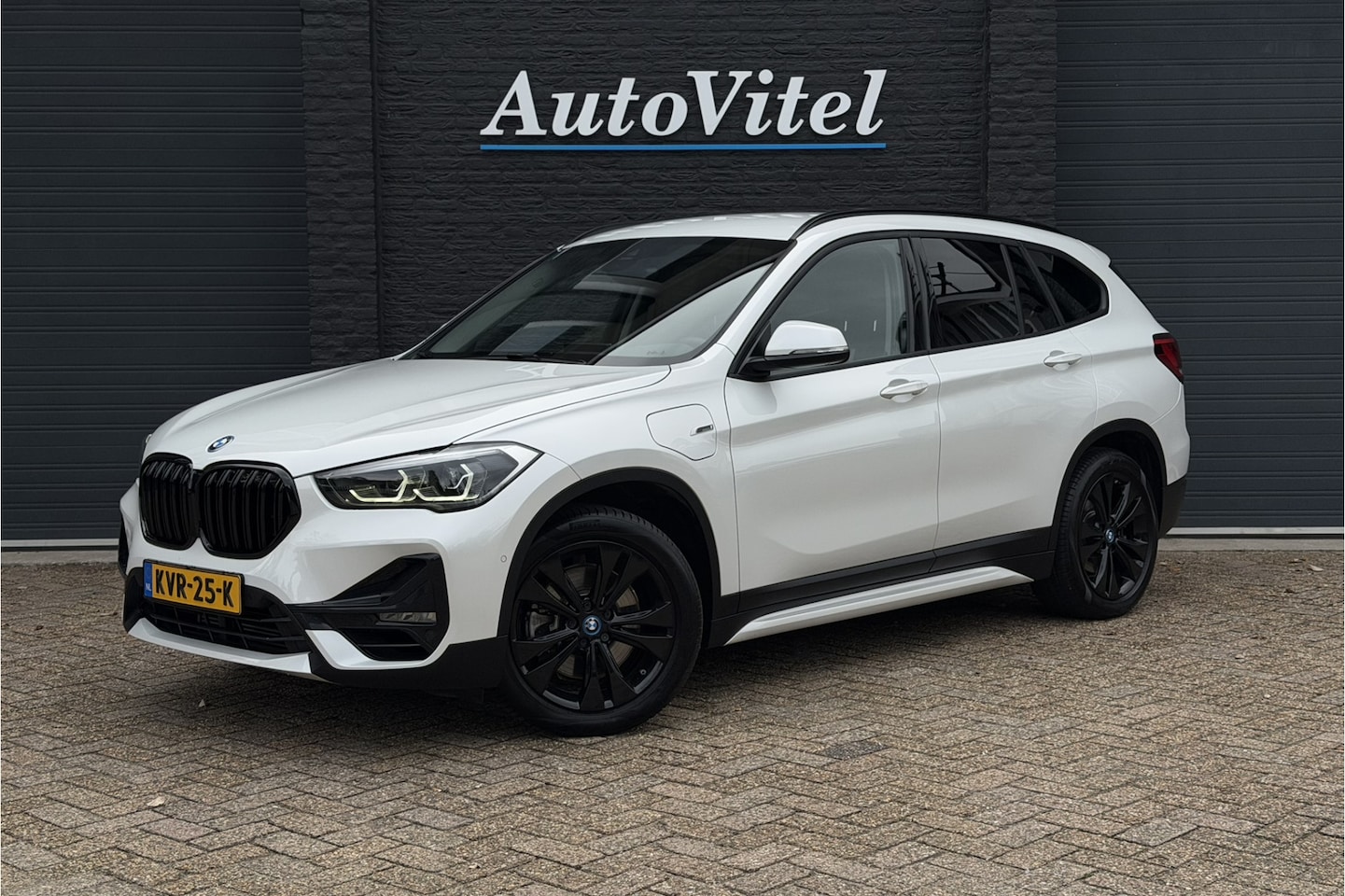 BMW X1 - xDrive25e Sportline | Head-Up | Trekhaak | Stoelverwarming | Camera | HIFI | 35X op voorra - AutoWereld.nl