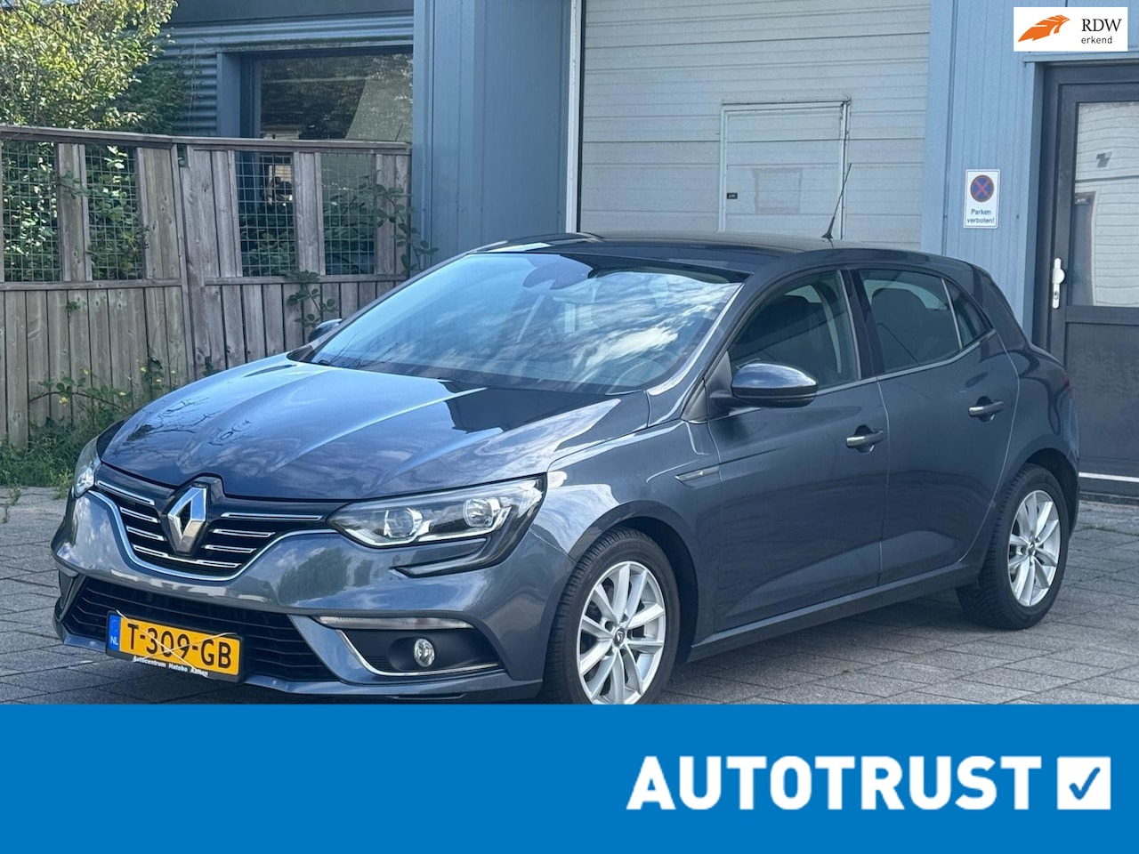 Renault Mégane - 1.2 TCe Limited/Automaat/Terkhaak/nieuwe apk/navigatie - AutoWereld.nl