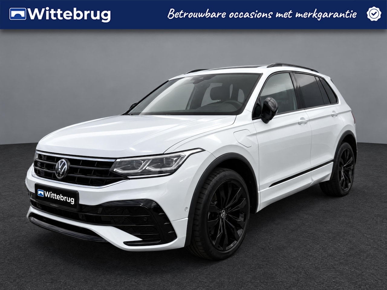 Volkswagen Tiguan - 1.4 TSI 245pk DSG eHybrid R-Line Business / Panorama dak / Black style / IQ-Led / Zwenkbar - AutoWereld.nl