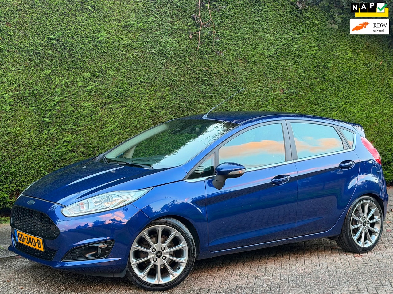 Ford Fiesta - 1.5 TDCi Titanium RIJDNIEUW!/AIRCO/KEYLESS/NAVI - AutoWereld.nl