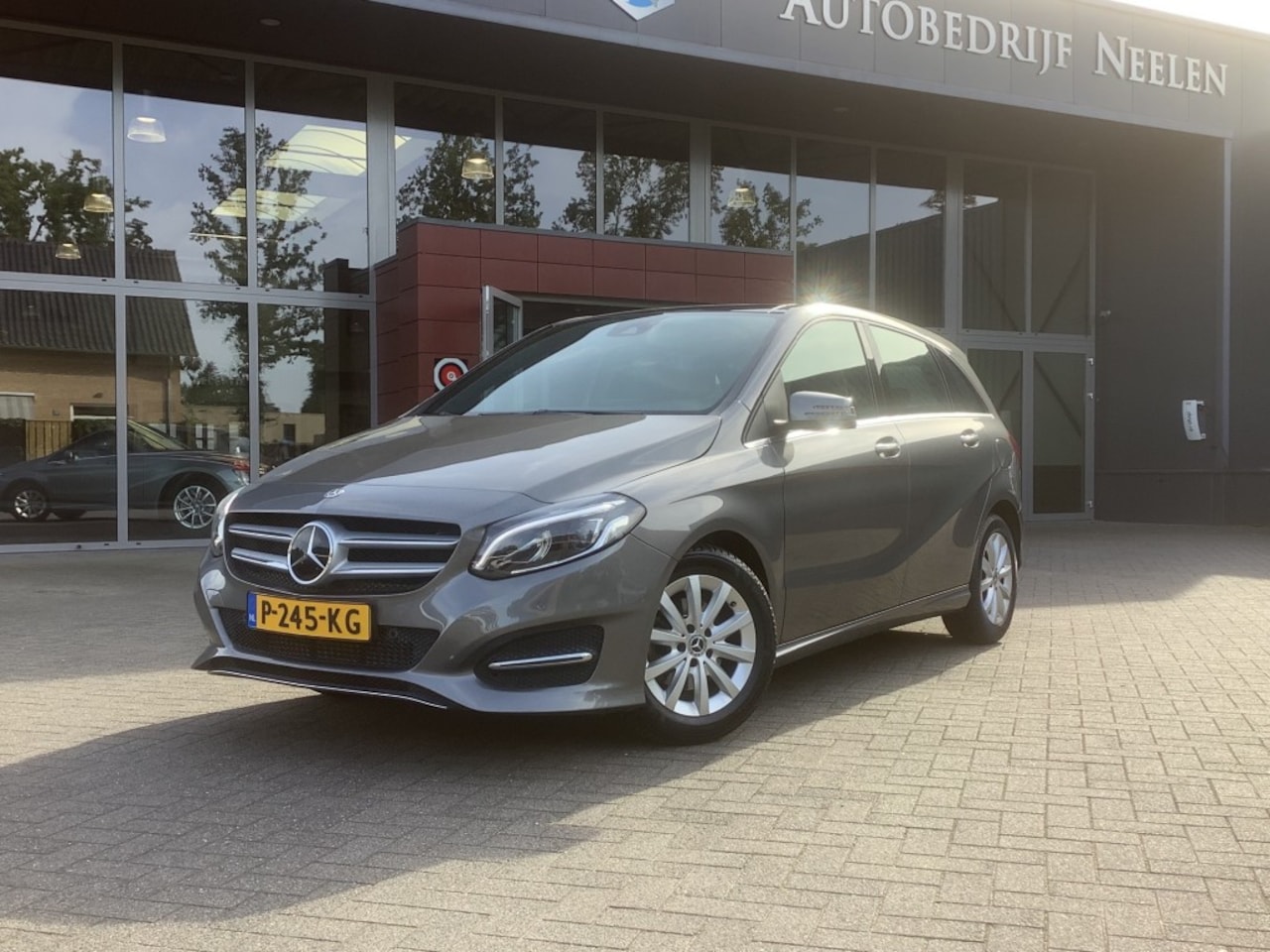 Mercedes-Benz B-klasse - B200 Aut.  Prestige I panorama I led I trekhaak - AutoWereld.nl