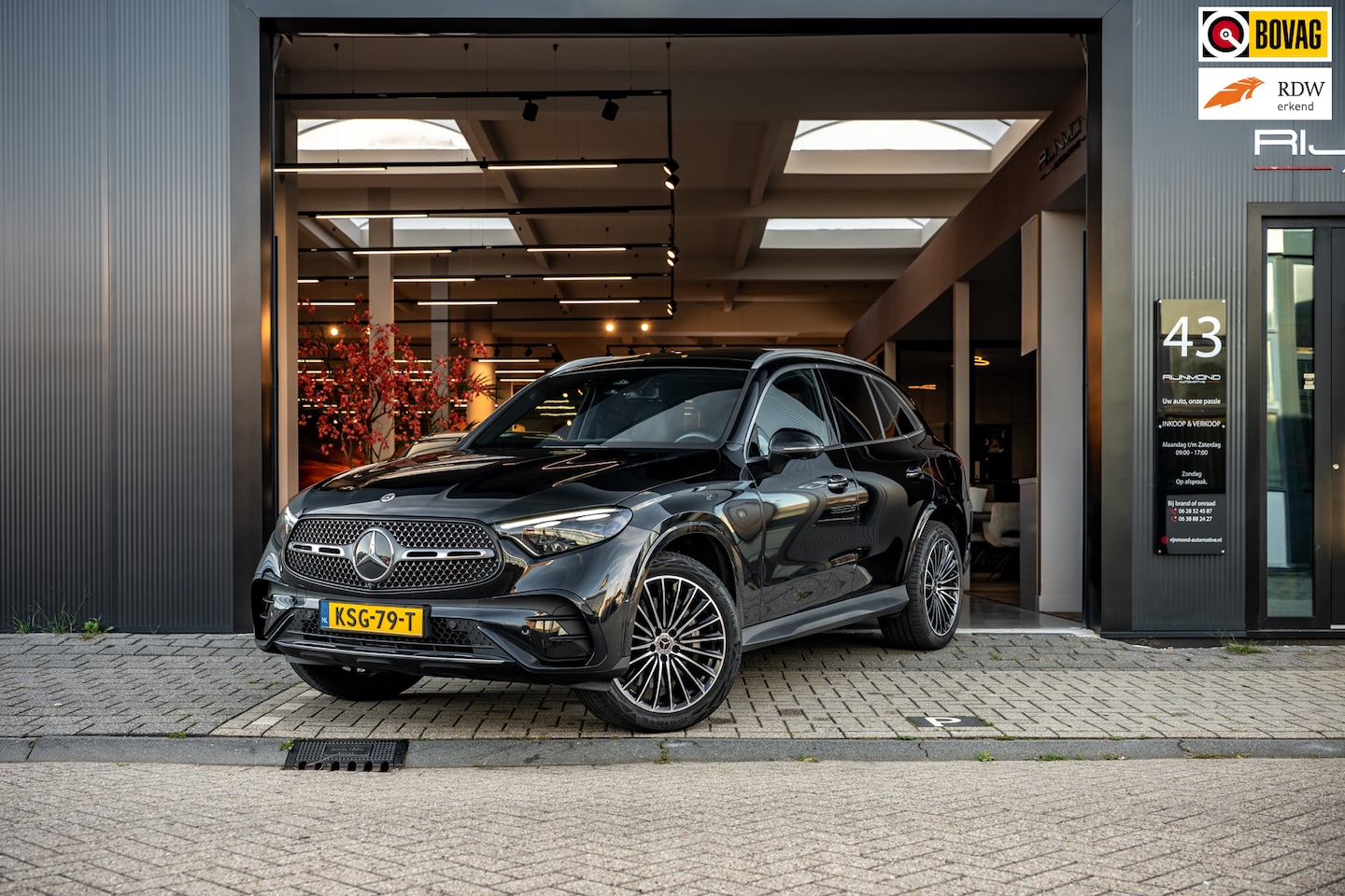 Mercedes-Benz GLC-klasse - 400e 4MATIC AMG |Luchtvering|Pano|Burmester 3D|Stoelkoeling|Head-up|Luchtvering|360-Camera - AutoWereld.nl