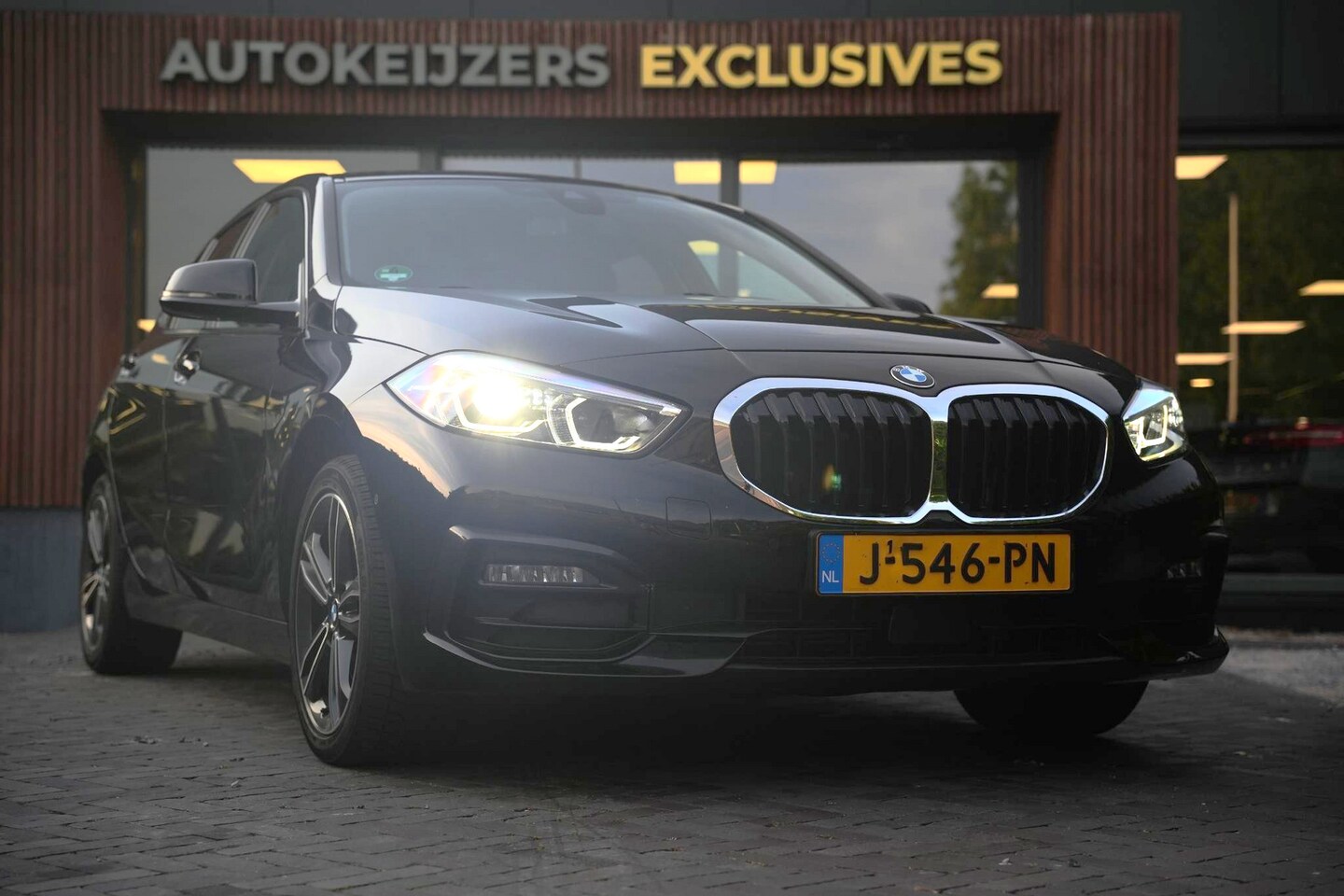 BMW 1-serie - 118i Executive Edition Sport stoel stuur verwarming Led - AutoWereld.nl