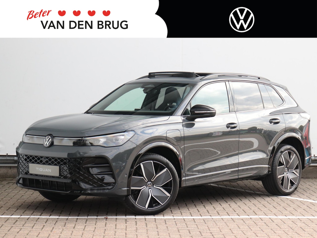Volkswagen Tiguan - 1.5 eHybrid R-Line Edition | Trekhaak | Stoel verwarming & Massage | 360 Camera | Stuurver - AutoWereld.nl