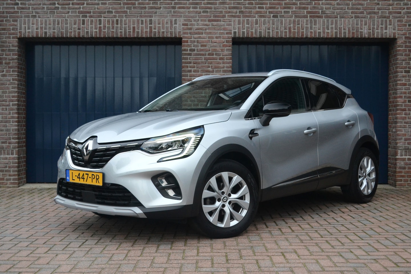 Renault Captur - 1.0 TCe 90 Intens | Trekhaak | Keyless | Clima | Camera | Carplay/Android Auto - AutoWereld.nl