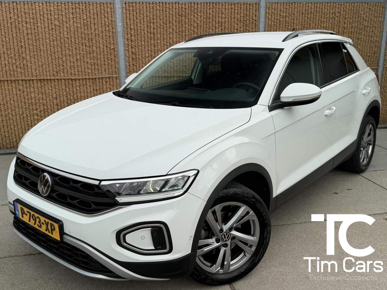 Volkswagen T-Roc - 1.0 TSI Life 75 Edition Achteruitrijcamera | LED verlichting | Parkeersensoren voor en ach - AutoWereld.nl