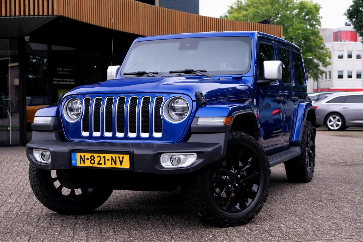 Jeep Wrangler Unlimited - 2.0T Sahara|Rijklaar!|Overland|ACC|Camera|Trekhaak|Carplay|4X4|Alpine|Stuurwielverwarming - AutoWereld.nl