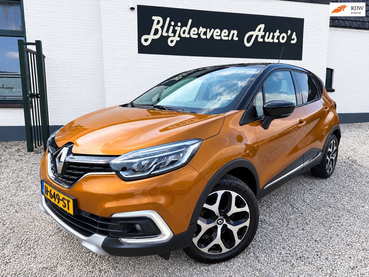 Renault Captur - 1.2 TCe Initiale Paris Camera | Navi | Leer | Stoel VW | Pano | Trekhaak - AutoWereld.nl