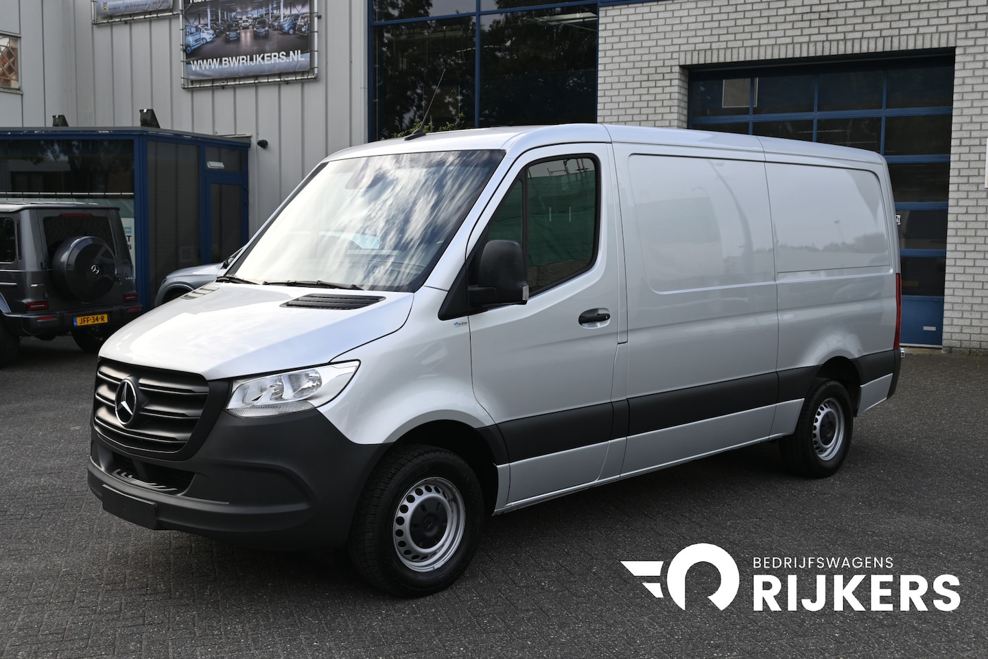 Mercedes-Benz Sprinter - 315 CDI L2H1 RWD Geveerde stoel, Trekhaak, Apple Carplay/Android Auto - AutoWereld.nl