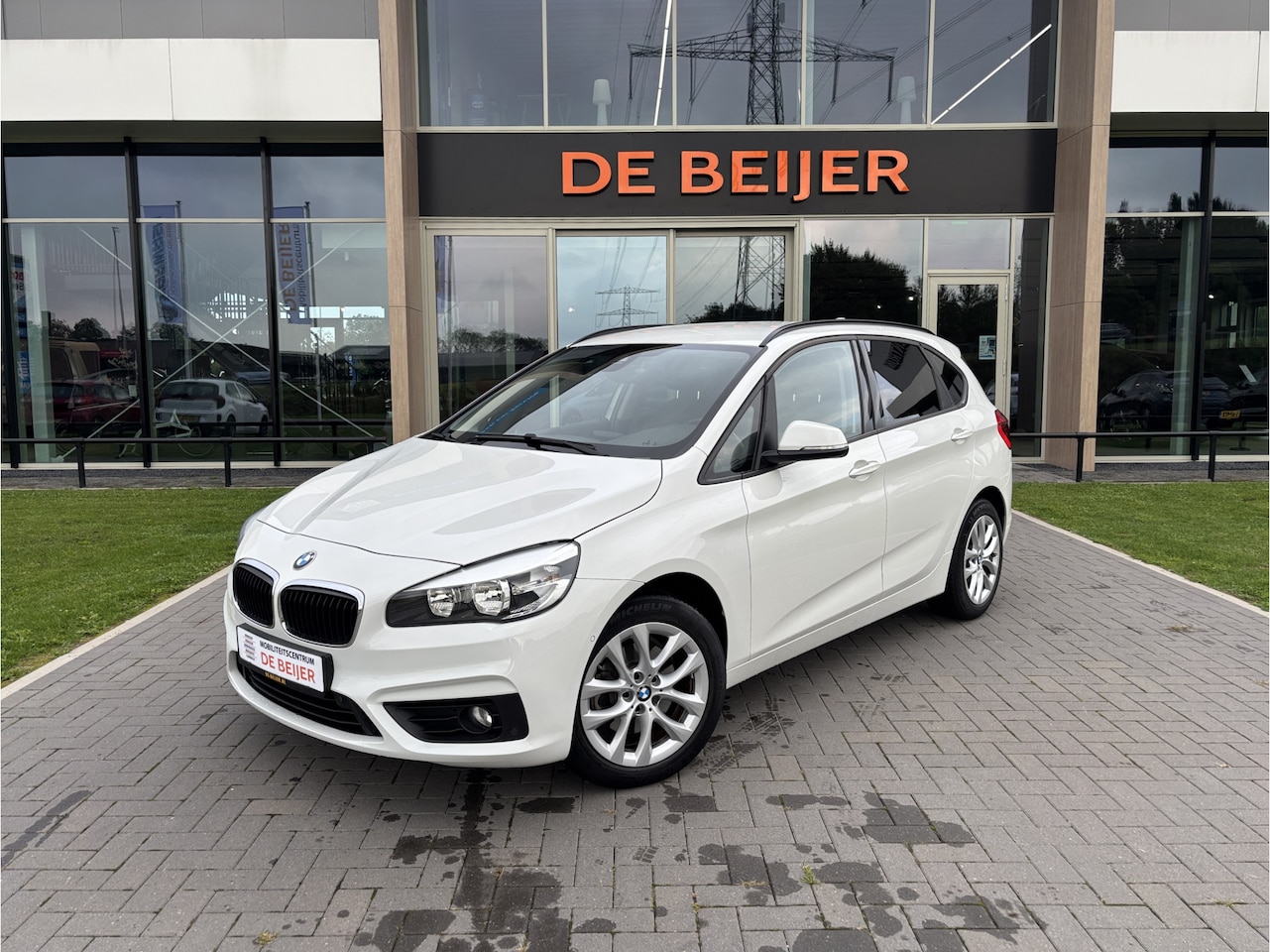 BMW 2-serie Active Tourer - 220i 192pk Executive Trekh.I Navi I Airco - AutoWereld.nl