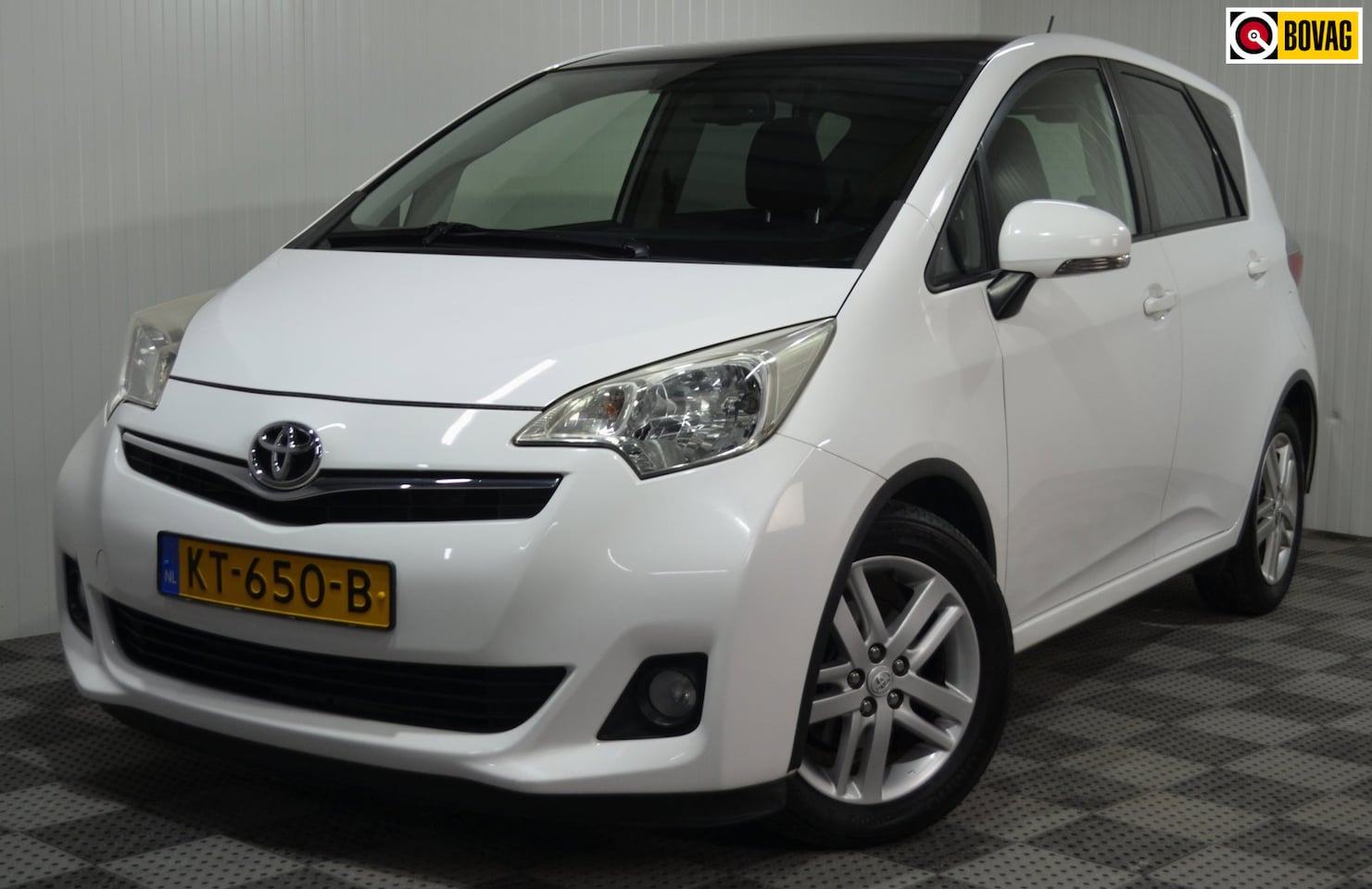Toyota Verso S - 1.3 VVT-i Dynamic / Trekhaak / Pano. / Camera - AutoWereld.nl