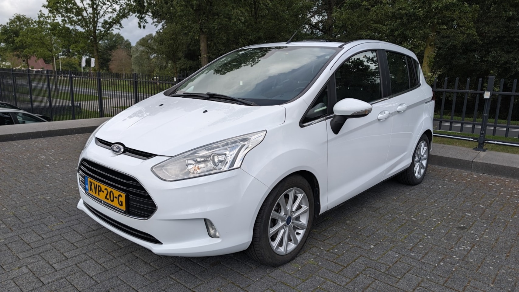 Ford B-Max - 1.0 EcoBoost | Titanium | 120PK | Pano | Trekhaak | Stoel & Voorruit verw. | Lichtmetaal - AutoWereld.nl