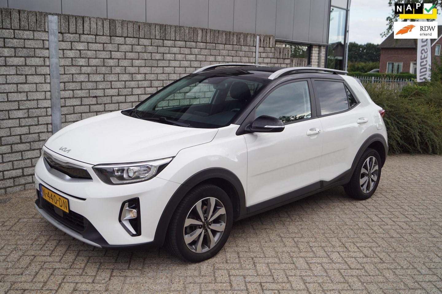Kia Stonic - 1.0 T-GDi MHEV DynamicPlusLine Autom Navi Camera Clima Cruise PDC Apple Carplay Keyless DA - AutoWereld.nl