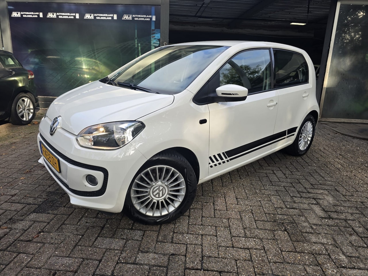 Volkswagen Up! - 1.0 move up! | AUTOMAAT | 3/6 OF 12MND GARANTIE | NW RIEM | STOELVERWARMING | - AutoWereld.nl