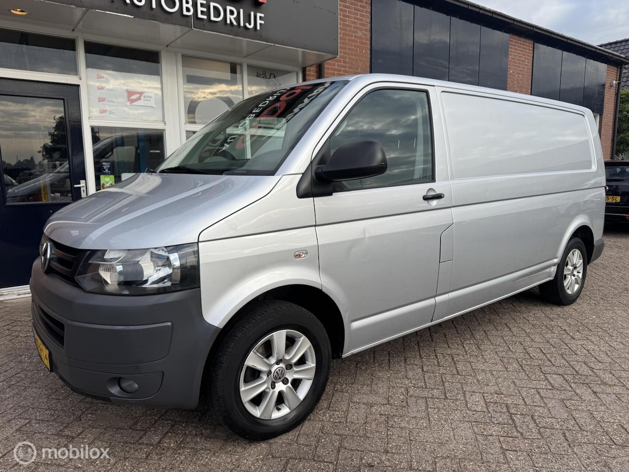 Volkswagen Transporter - 2.0 TDI L2H1 2.0 TDI L2H1 140 pk - AutoWereld.nl