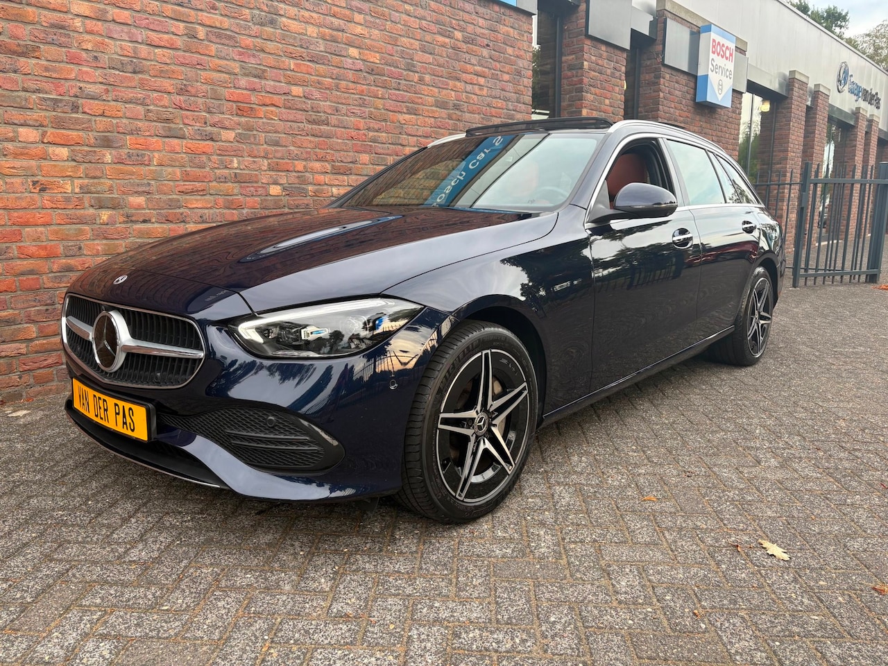 Mercedes-Benz C-klasse Estate - 300 e Premium Plus Pack|Trekhaak|Panoramadak|ACC - AutoWereld.nl