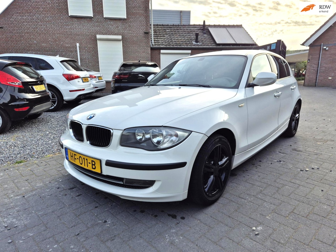 BMW 1-serie - 116i Business 5 Deurs Airco Koppakking lek !!! - AutoWereld.nl