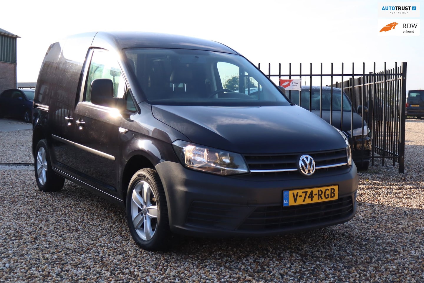 Volkswagen Caddy - 2.0 TDI L1H1 BMT LEDER PDC TREKHAAK APP CONNECT - AutoWereld.nl