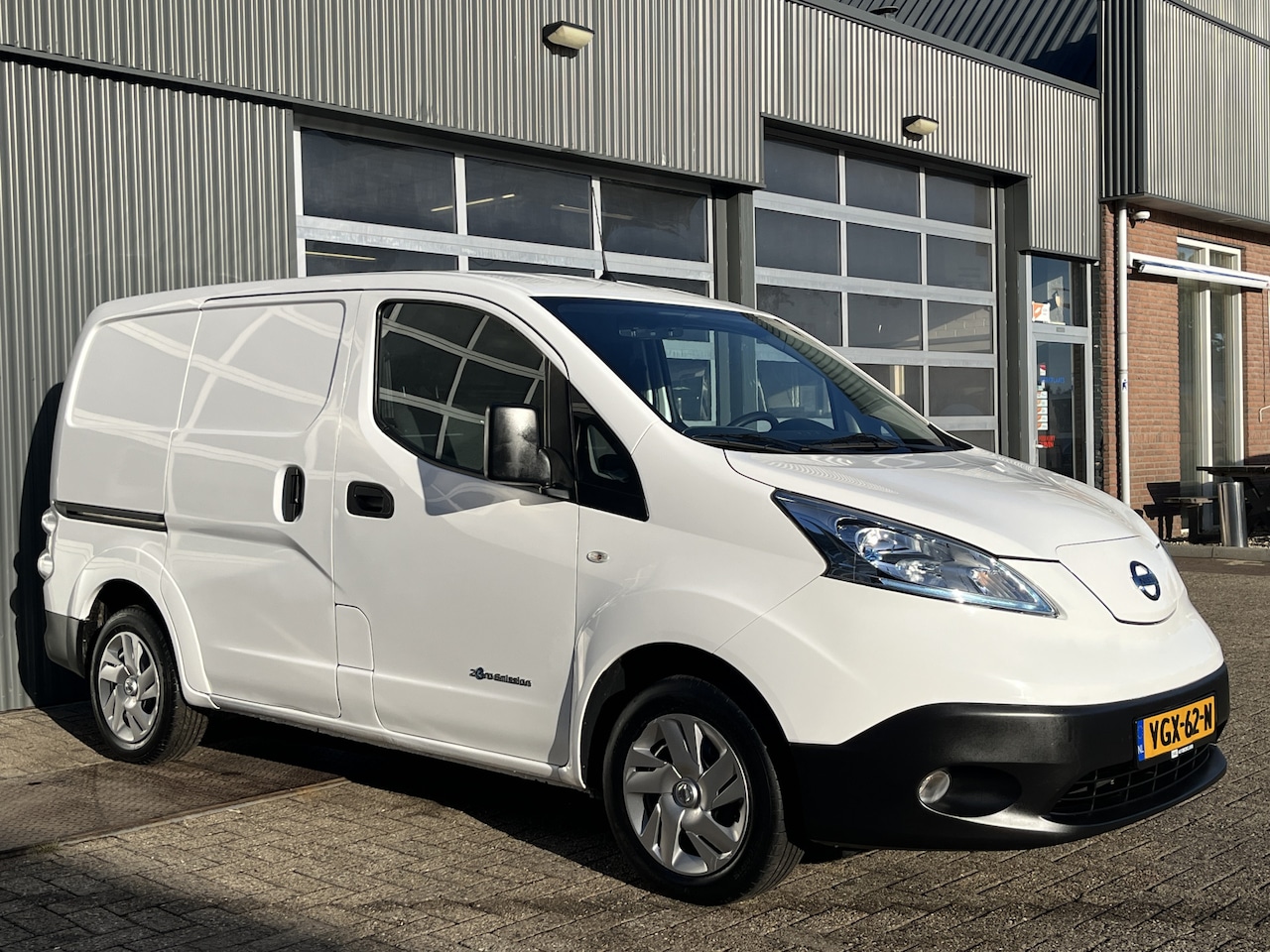 Nissan e-NV200 - Visia 40 kWh Airco Telefoonverbinding 3 laadkabels Stuurwielbediening 2-Persoons - AutoWereld.nl