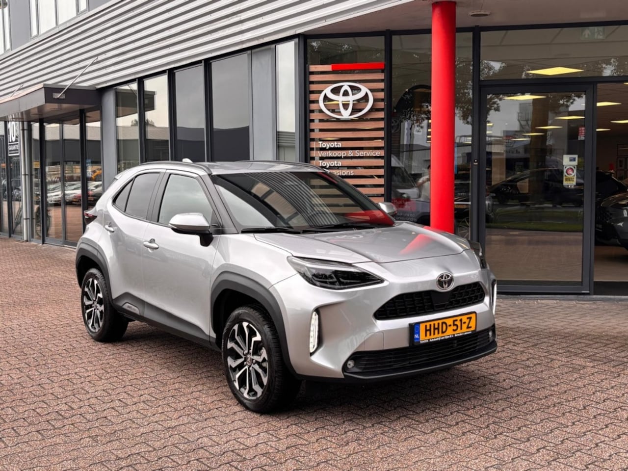 Toyota Yaris Cross - 1.5 Hybr 115 Dynamic | Nav | Stoel & Stuurwiel VW | Keyless | Lage km - AutoWereld.nl