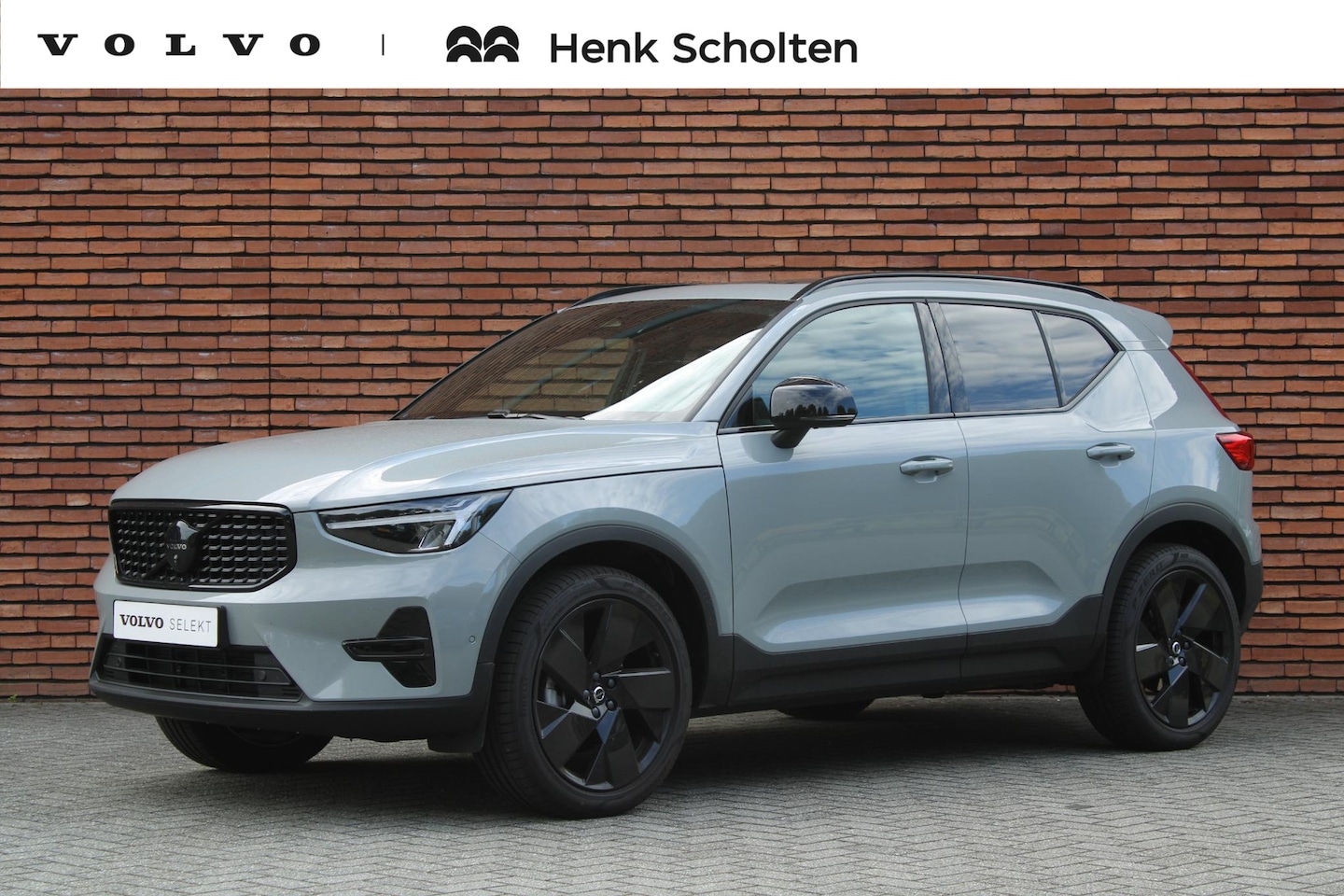 Volvo XC40 - B4 Plus Black Edition | Panoramadak | Trekhaak | 360 graden camera | Verwarmbare voorstoel - AutoWereld.nl