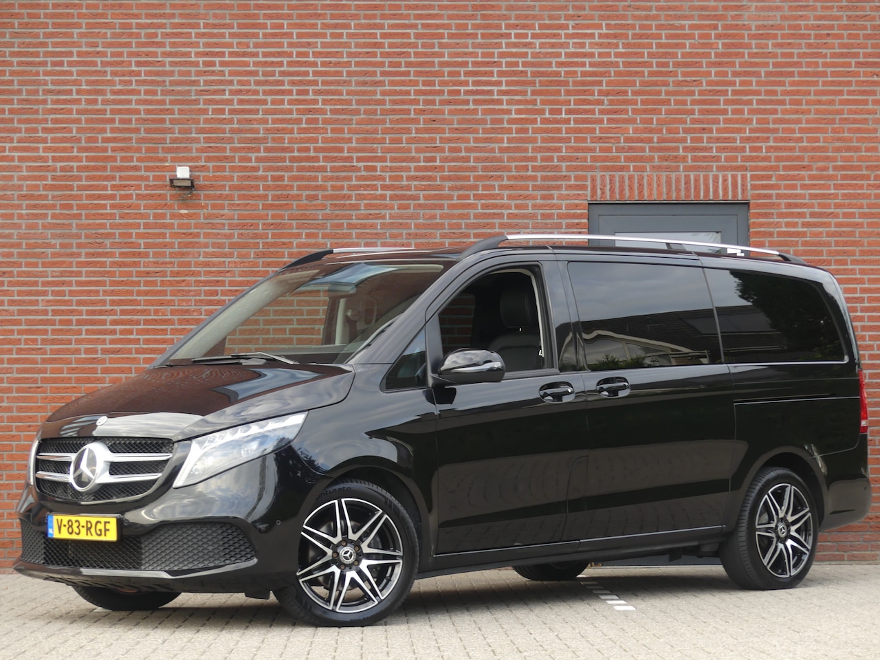 Mercedes-Benz V-klasse - 300d Lang Dubbel Cabine LED/Leer/Trekhaak/Camera - AutoWereld.nl