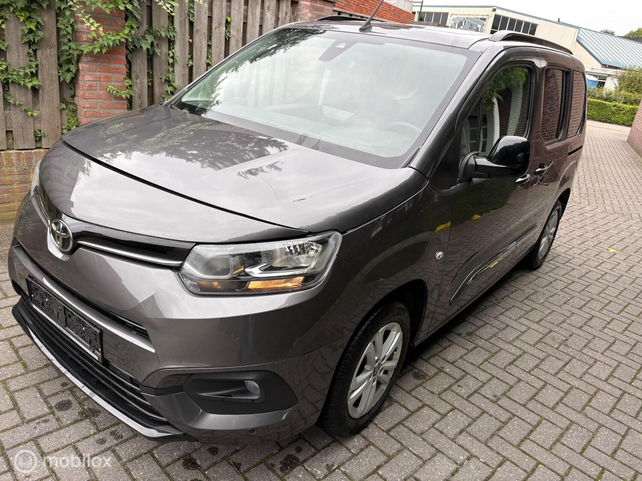 Toyota ProAce - 1.2 ROLSTOELAUTO met lichte rijdbare schade - AutoWereld.nl