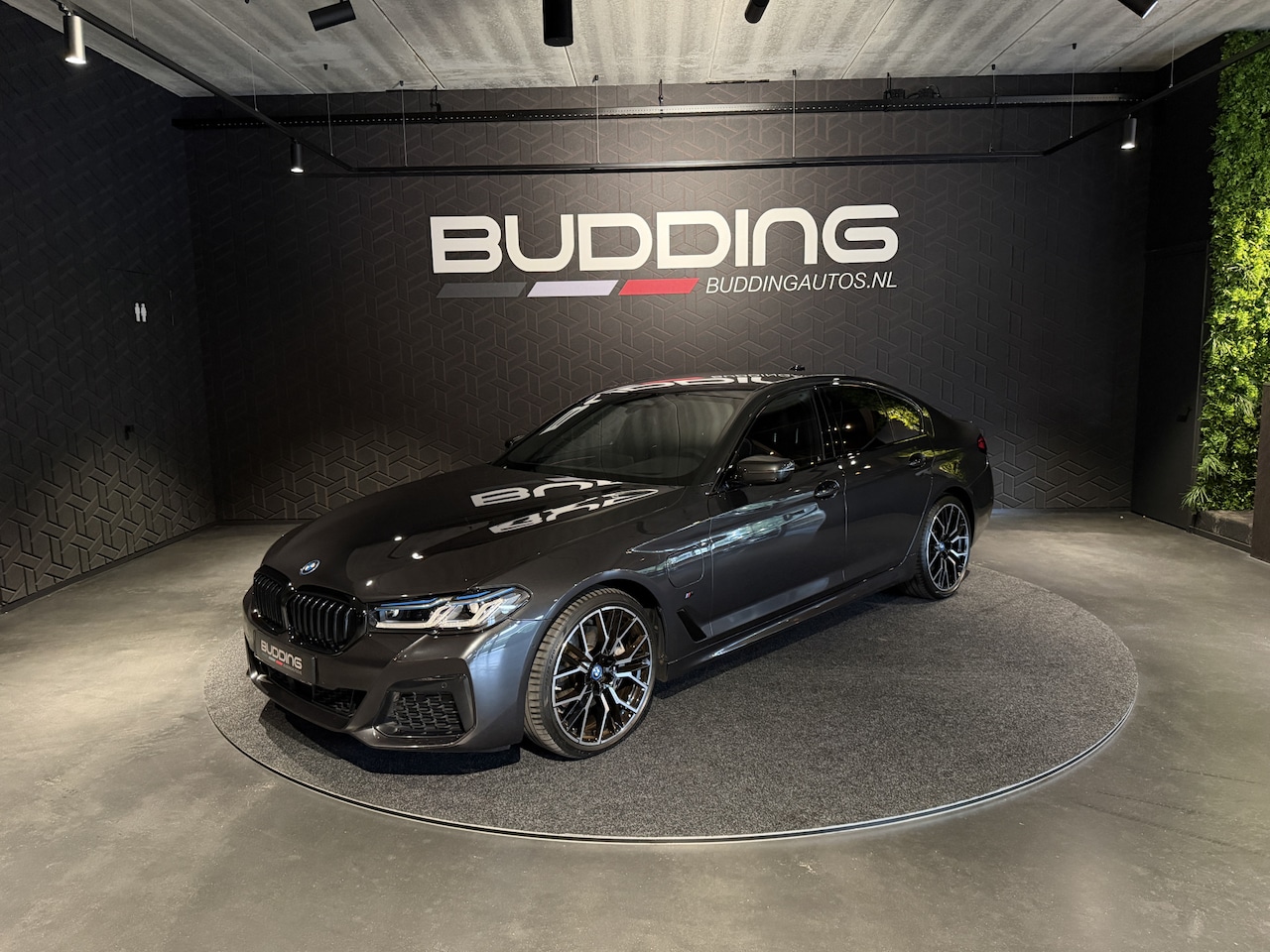 BMW 5-serie - 545e xDrive Business Edition Plus M-paket|softcloss|head up|92%SOH| - AutoWereld.nl