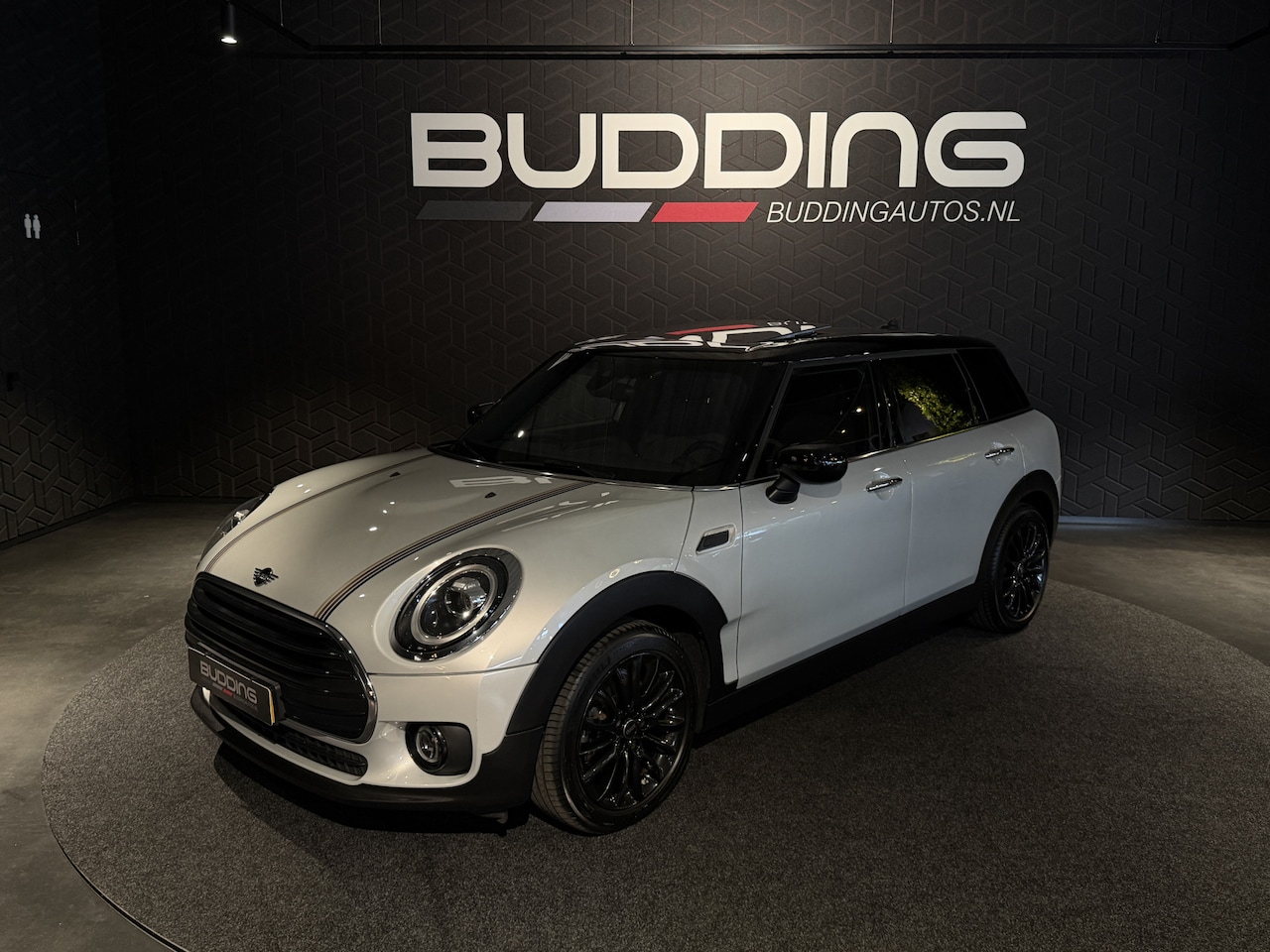 MINI Clubman - 1.5 Cooper Pepper |Panoramadak|keyless|trekhaak| - AutoWereld.nl
