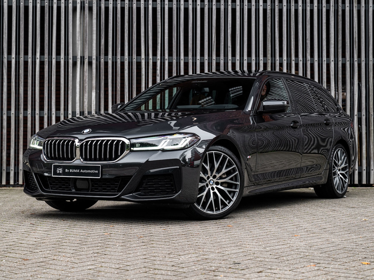 BMW 5-serie Touring - 530d 286pk M-Sport |Panorama|HUD|Laser|DEALER ONDH|20''|Standkachel|Stoel + Stuur Verw.|AC - AutoWereld.nl