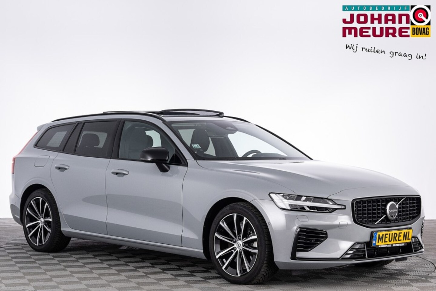 Volvo V60 - T8 Plug-in Hybrid AWD Plus Dark | LEDER | PANORAMADAK . - AutoWereld.nl