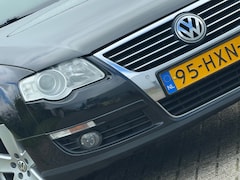 Volkswagen Passat Variant - 1.4 TSI Highline - Deep Black Pearlescent - Luxe & Ruim - Cruise/Clima - Keurig