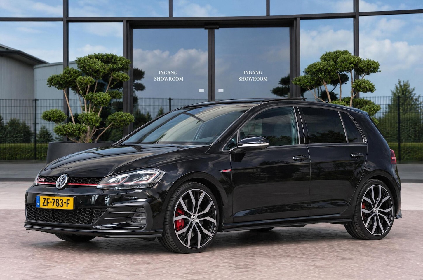Volkswagen Golf - 2.0 TSI GTI Performance PANO | ACC | CARPLAY - AutoWereld.nl