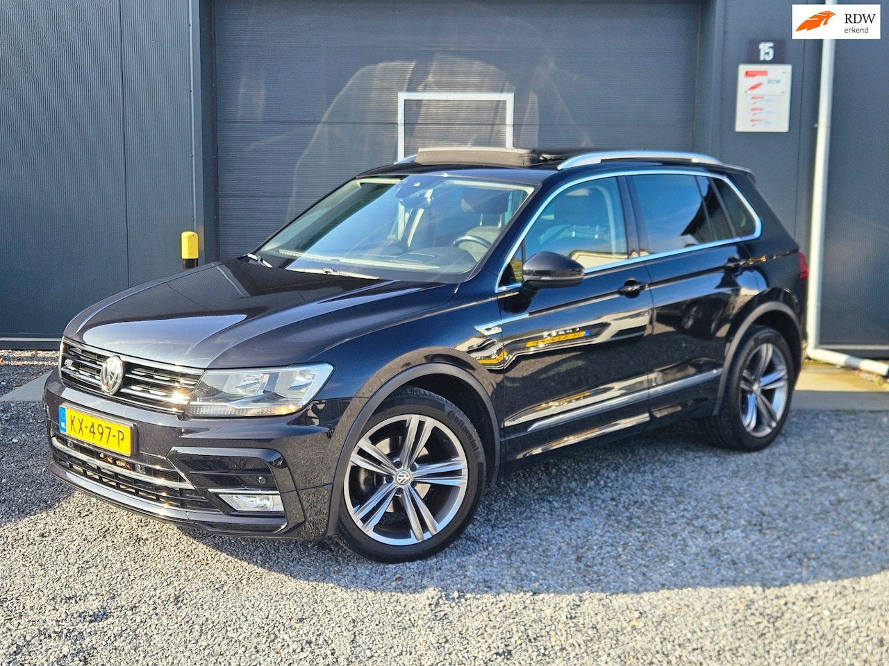Volkswagen Tiguan - 1.4 TSI Connected Series Automaat PANO - AutoWereld.nl